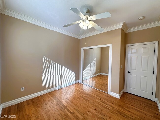 Building Photo - 271 Tayman Park Ave