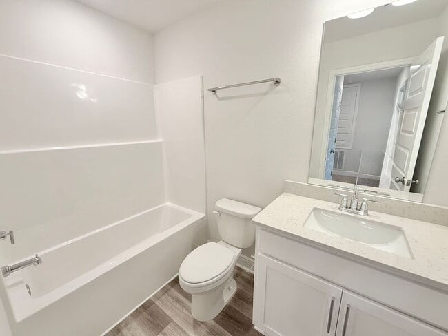 Building Photo - 2595 Cliff Hollow Cir