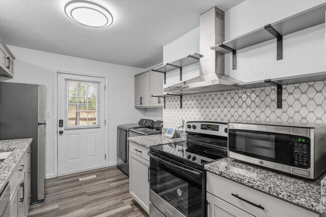 Building Photo - FULLY FURNISHED NORTH AUGUSTA HOME