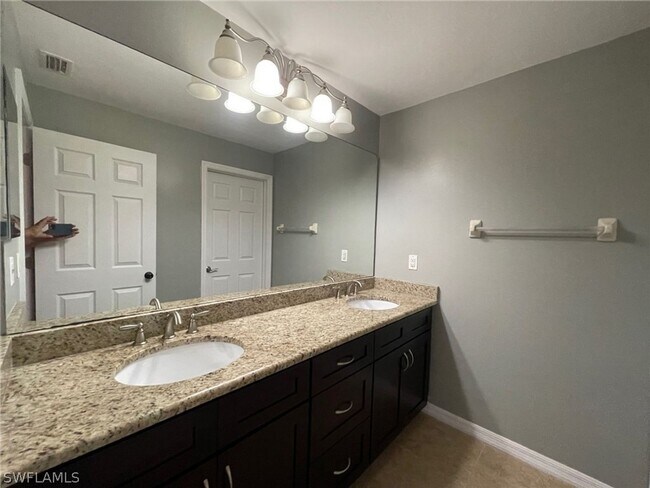 Building Photo - Beautiful 3/2/2- NE Cape Coral- SEE IT TODAY!