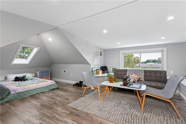 Building Photo - 4 James St