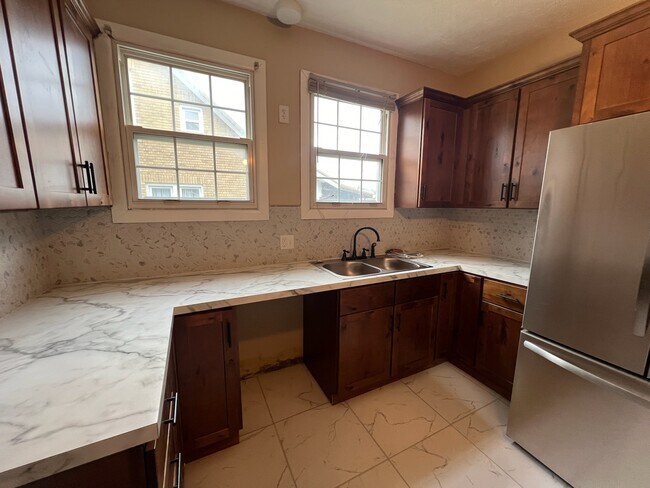 Building Photo - 1414 W Main St