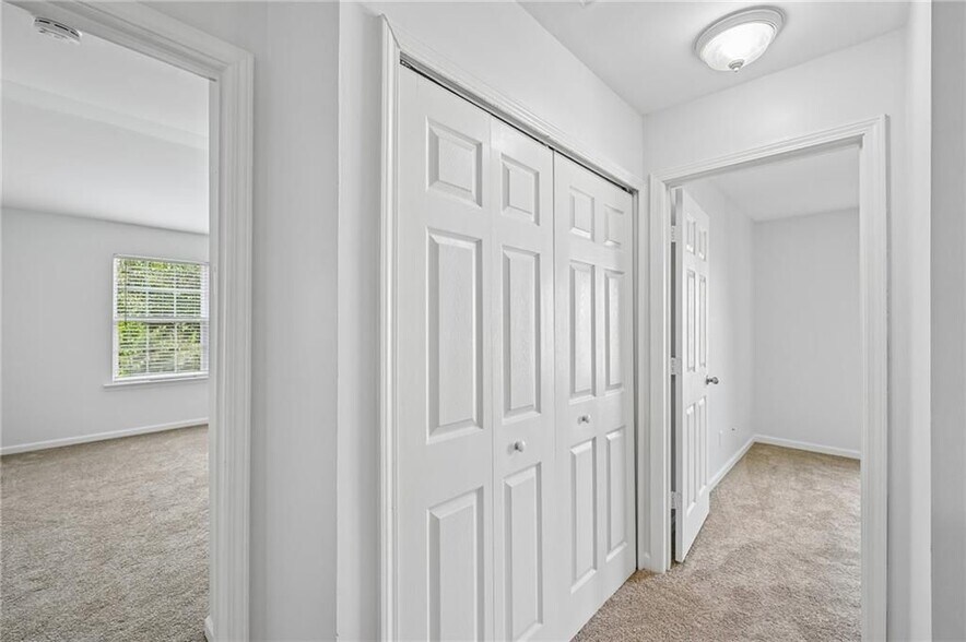 Building Photo - 725 Crestwell Cir