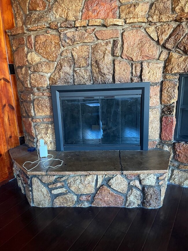 Building Photo - Home with a Cabin Style Family room and backyard Oasis