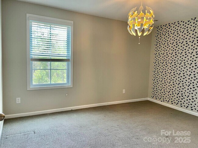 Building Photo - 3044 Spinner Ct