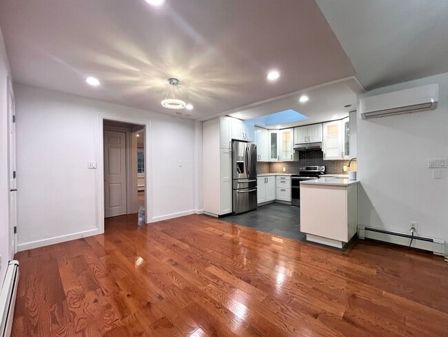 Building Photo - 158 Jelliff Mill Rd