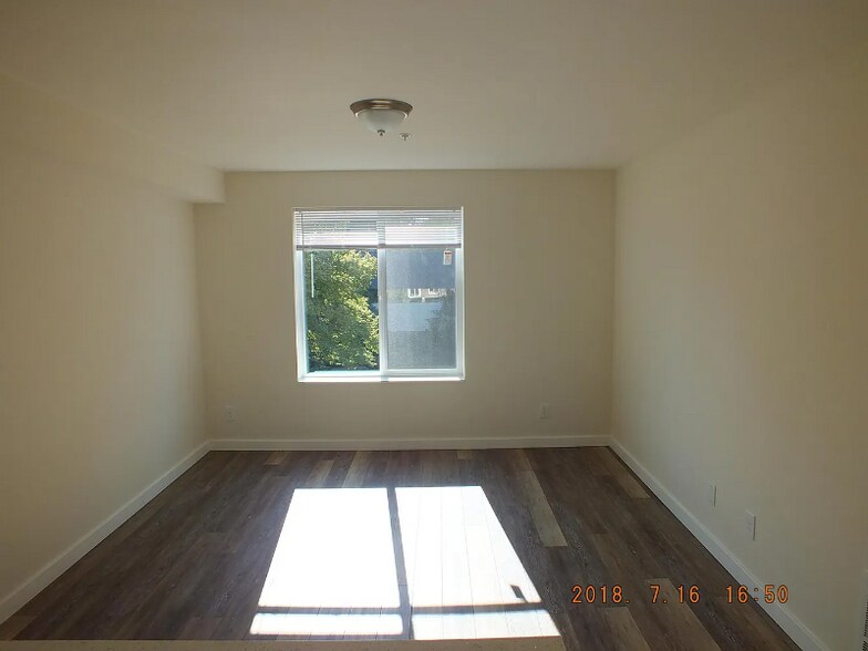 Primary Photo - 12544 15th Ave NE