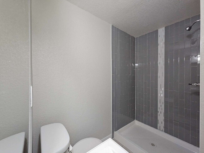 Building Photo - Spacious 4-Bedroom Aurora Home with Garage...