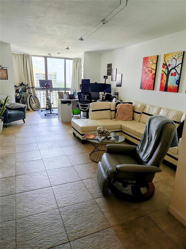 Building Photo - 2333 Brickell Ave