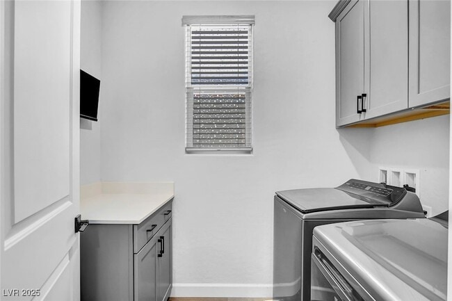 Building Photo - 318 Wind Poppy St