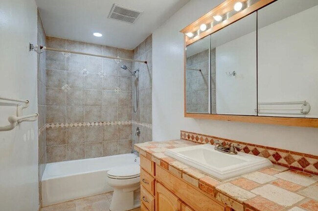 Building Photo - 3/2 POOL home in Harbor Estates Stuart--Lots of Parking!