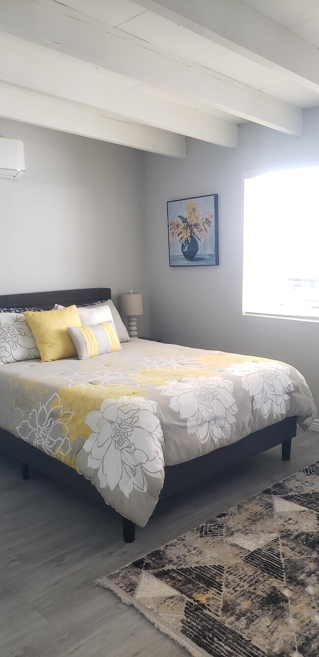 Building Photo - 61636 Capilla Dr