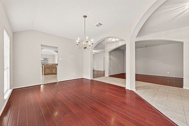 Building Photo - 26414 Suffield Glen Ln