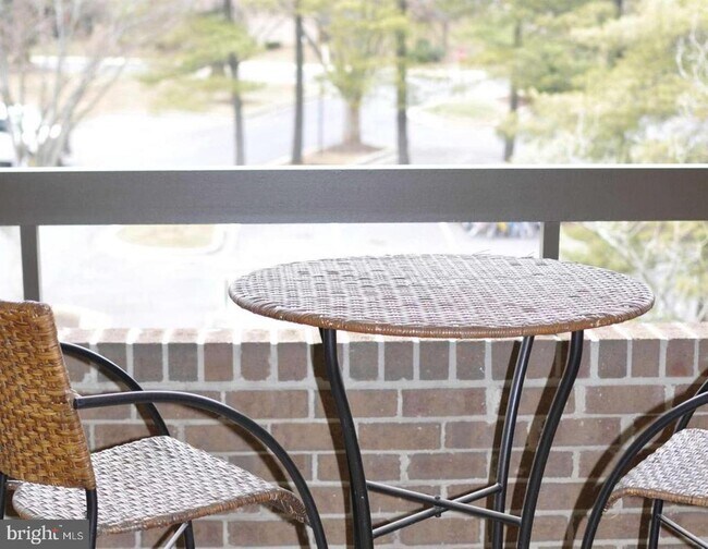 Building Photo - 11401 Commonwealth Dr