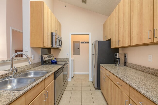 Building Photo - Beautiful 1-Bedroom Condo with Detached Garage in Eastwood Village Complex (Water Included)