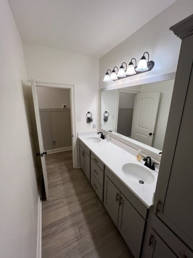 Building Photo - Spacious 5 Bedroom Home in Lake Haven – Zachary, LA
