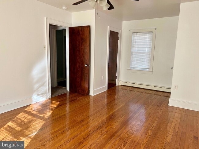 Building Photo - 289 N River Dr