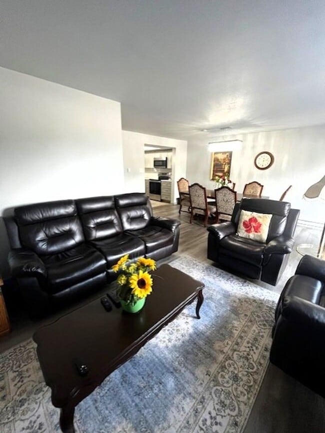 Building Photo - Winter Seasonal Rental- Lakeside Townhouse...