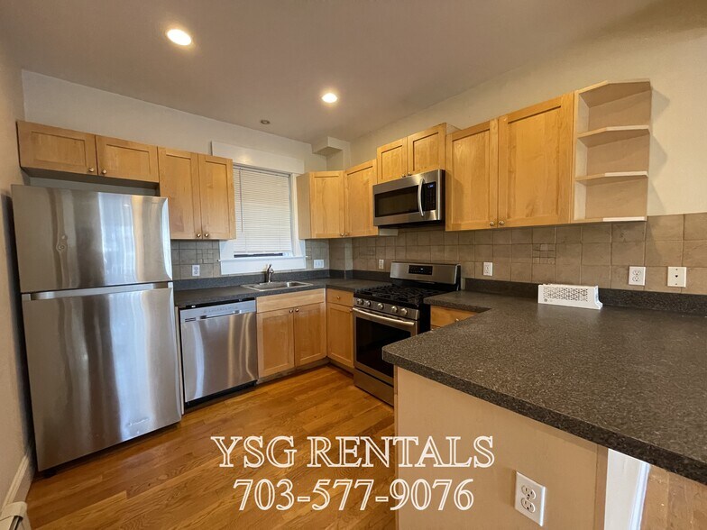 Building Photo - 34 Calumet St