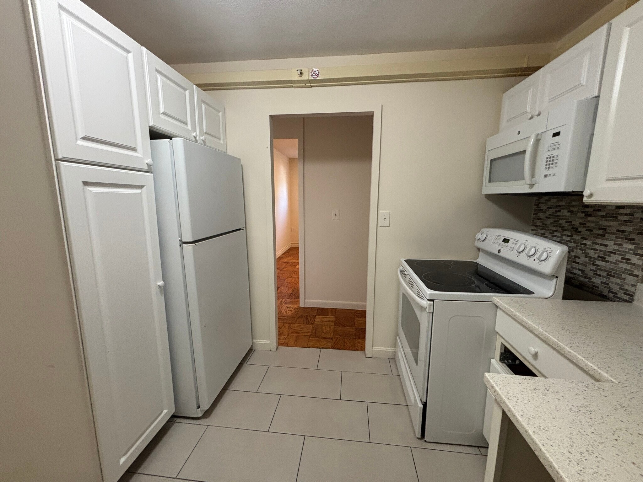 Building Photo - 16 Monmouth Ct