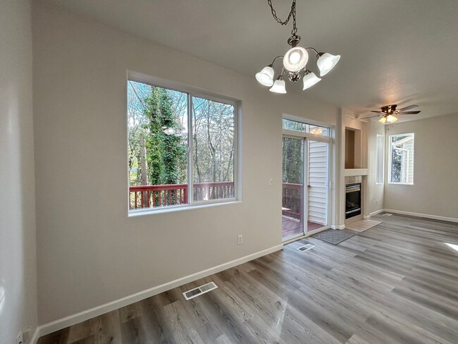 Building Photo - Beautifully Updated 4 Bed, 2.5 Bath Home