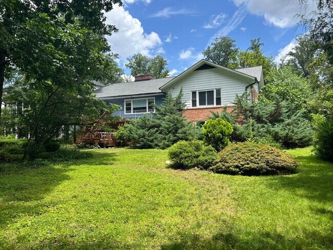 Building Photo - 6820 Millwood Rd