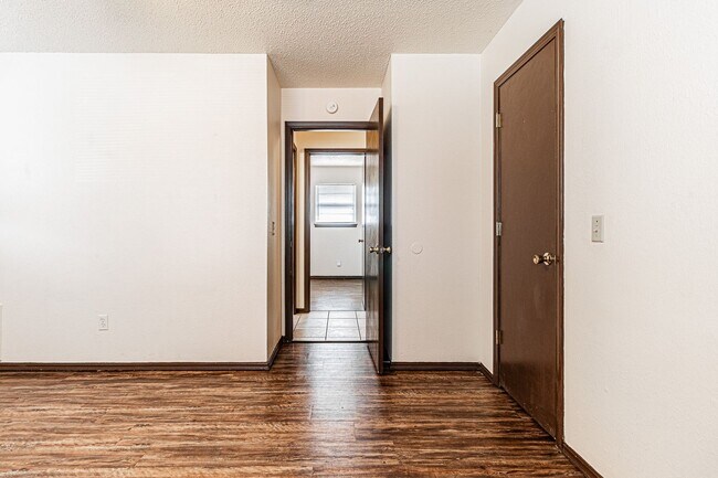 Building Photo - 3 Bed 1.5 Bath in Del City!