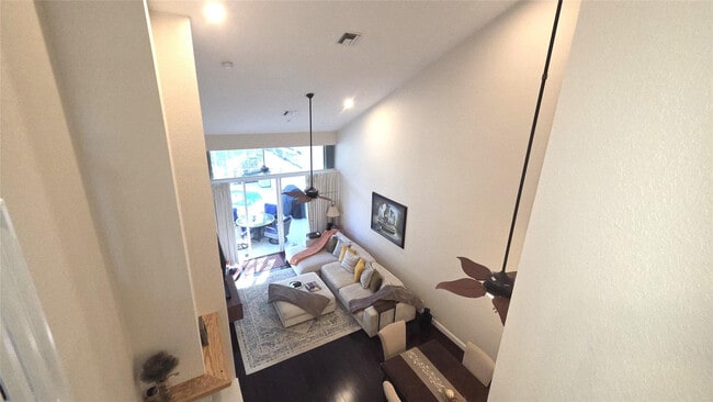Building Photo - 504 W Palm Aire Dr