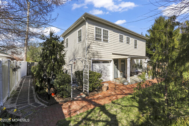 Building Photo - 616 3rd Ave