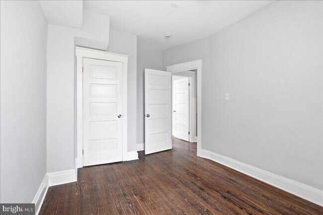 Building Photo - 1231 N Potomac St