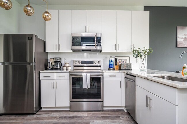 Building Photo - 525 Parkway Dr NE