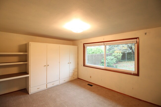 Building Photo - 3 Bed 2 Bath - One-Story - NAS Whidbey - F...