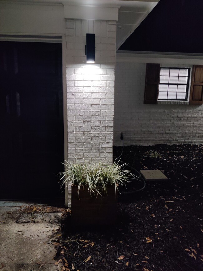 Building Photo - 10385 Birchfield Dr