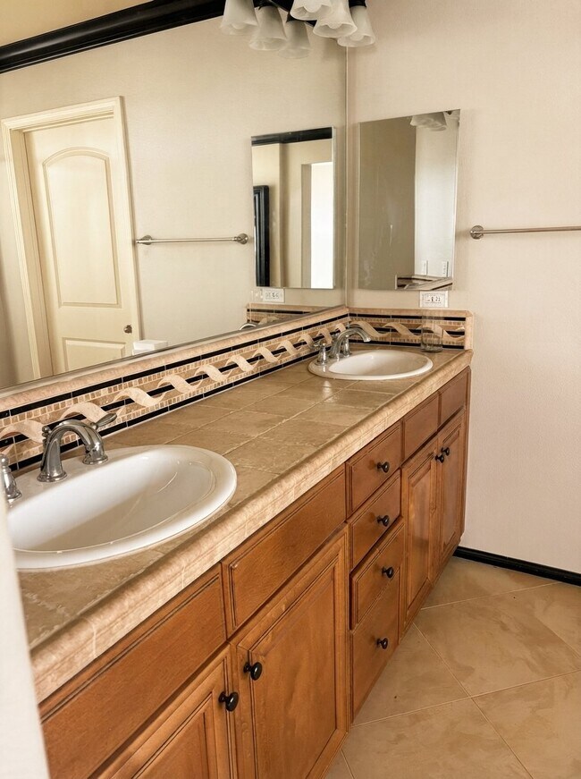 Building Photo - 34213 Clovis Way