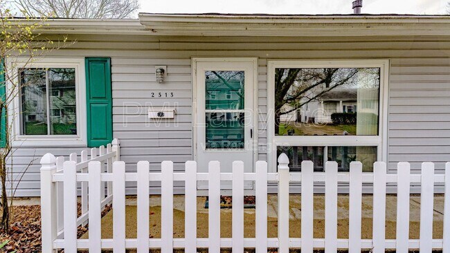 Building Photo - 2513 Oswego Ln