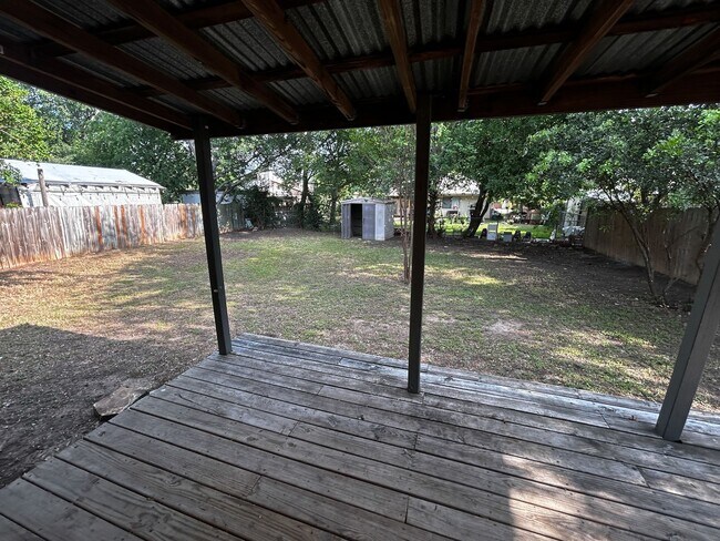 Building Photo - Comfy Round Rock 3/2 in Mesa Park
