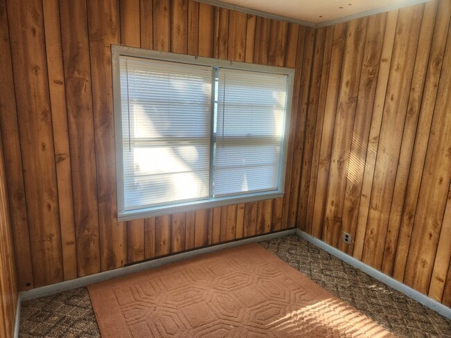 Building Photo - 1116 E Academy St