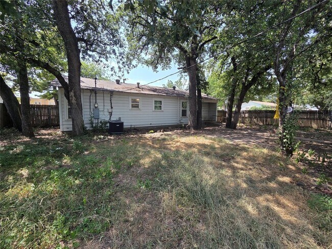 Building Photo - 558 Harrison Ln