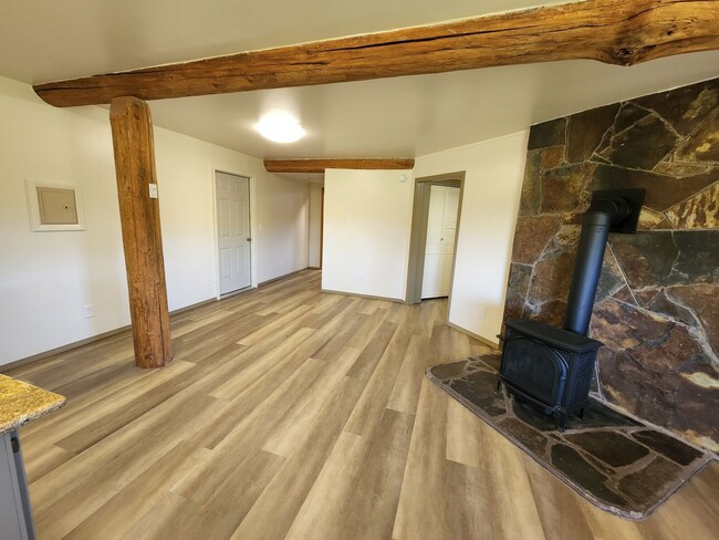 Building Photo - Wildlife abundant, log 2bdrm/1ba lower apa...