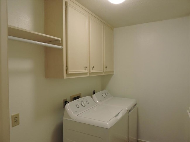 Building Photo - 14718 Stanbridge Dr