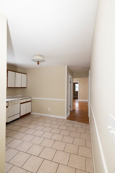 Building Photo - 15 Wheelwright Rd