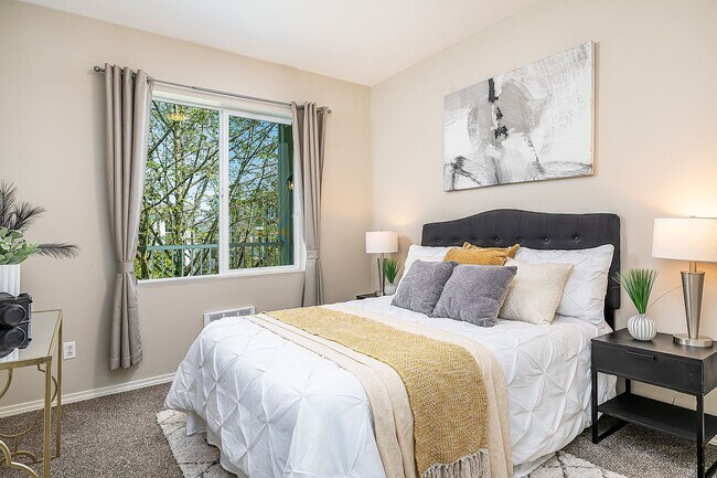 Building Photo - BOTHELL 2 BED, 2 BATH CORNER CONDO FOR REN...