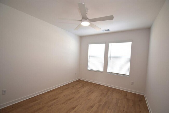 Building Photo - 3071 Laredo Ln