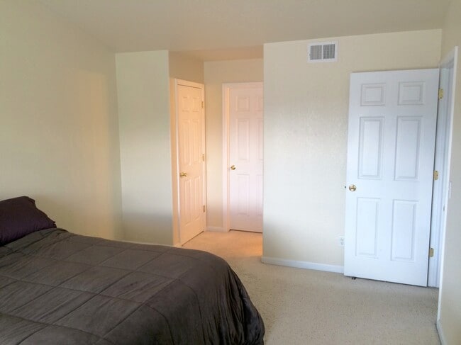 Bed 2 - 1343 Lake Circle