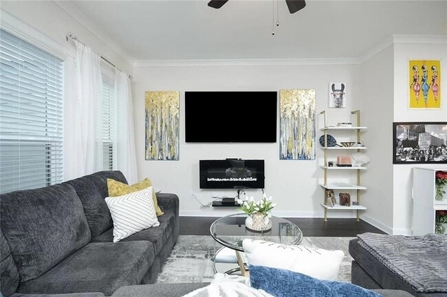 Building Photo - 2048 Holtz Ln