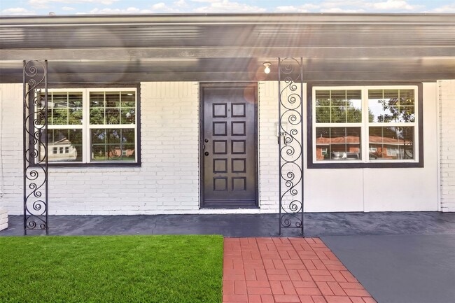 Building Photo - 1202 Dogwood Dr