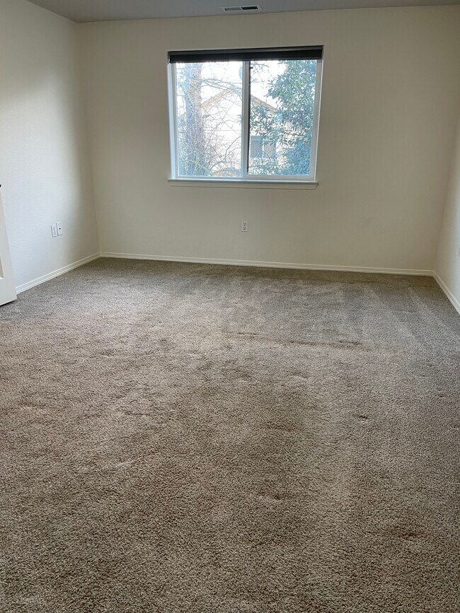 Building Photo - 5386 Burbank St N