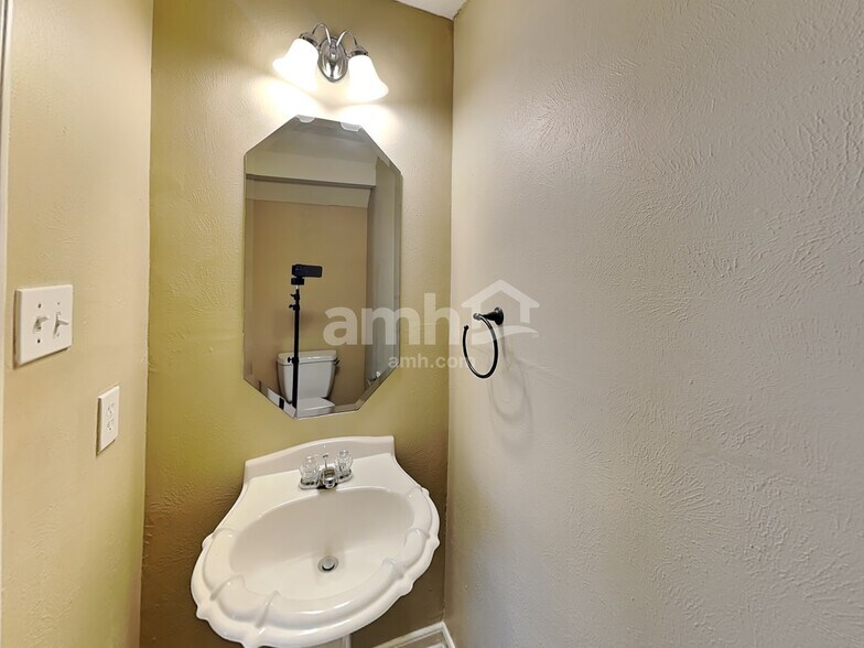 Building Photo - 7407 Tonsley Springs Dr