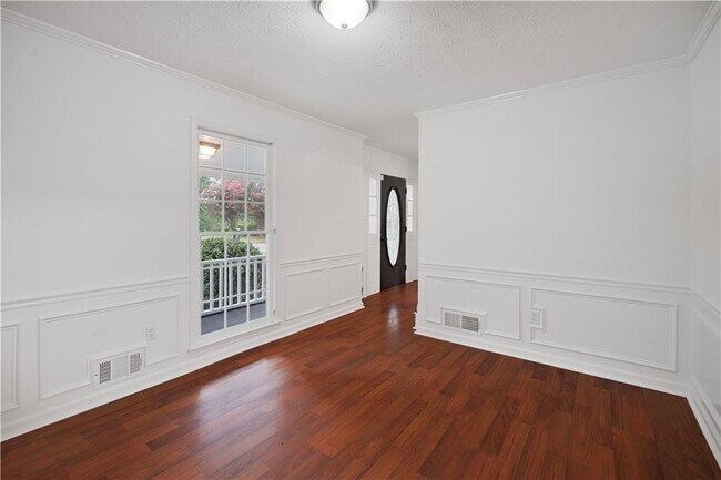 Building Photo - 328 Deerwood Dr