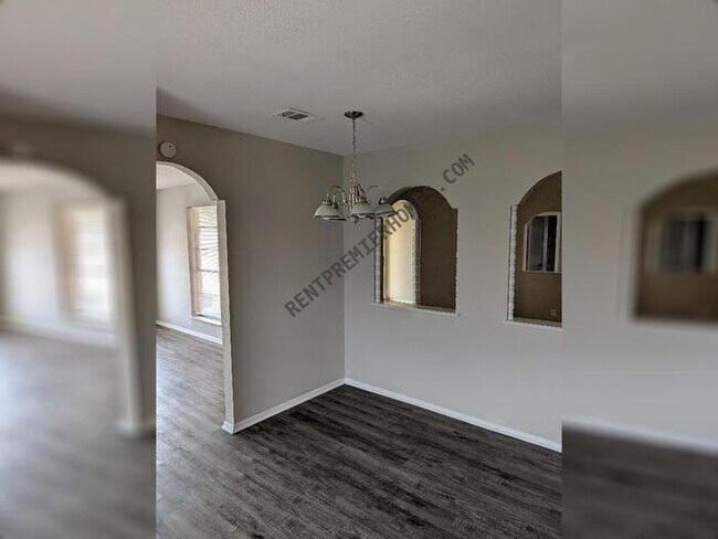 Building Photo - 2009 Ming Dr